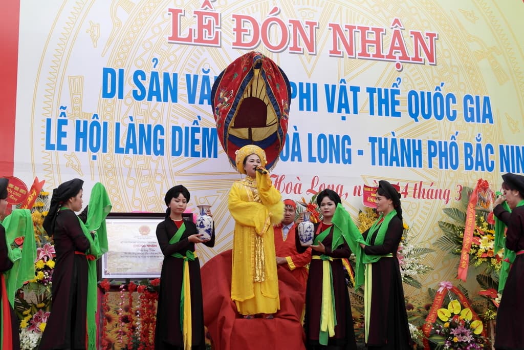 Lễ hội làng Diềm đón nhận Bằng Di sản văn hóa phi vật thể quốc gia