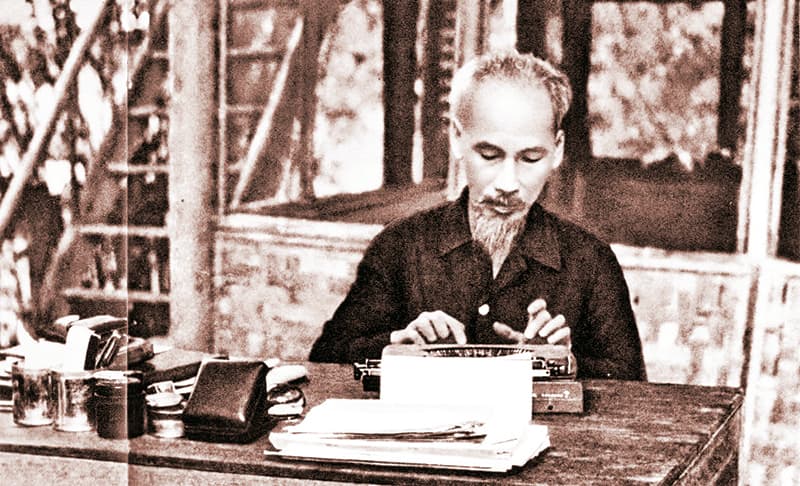 Lãnh tụ Nguyễn Ái Quốc - Hồ Chí Minh: Hành trình báo chí cách mạng