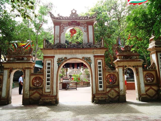 Phát huy vai trò Đền Quan Hoàng Mười Nghệ An trong tín ngưỡng thờ Mẫu tứ phủ