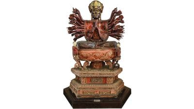 Phật bà Quan Âm, Chùa Hội Hạ, tỉnh Vĩnh Phúc, Thế kỷ XVI, gỗ phủ sơn, 314x215x157(cm). Tác phẩm được công nhận Bảo vật Quốc gia năm 2013.