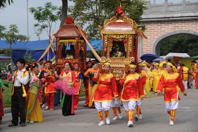 Thập tam trại và Lễ hội làng Lệ Mật