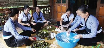 Còn thương nhau thì ăn bánh Ít Uôi