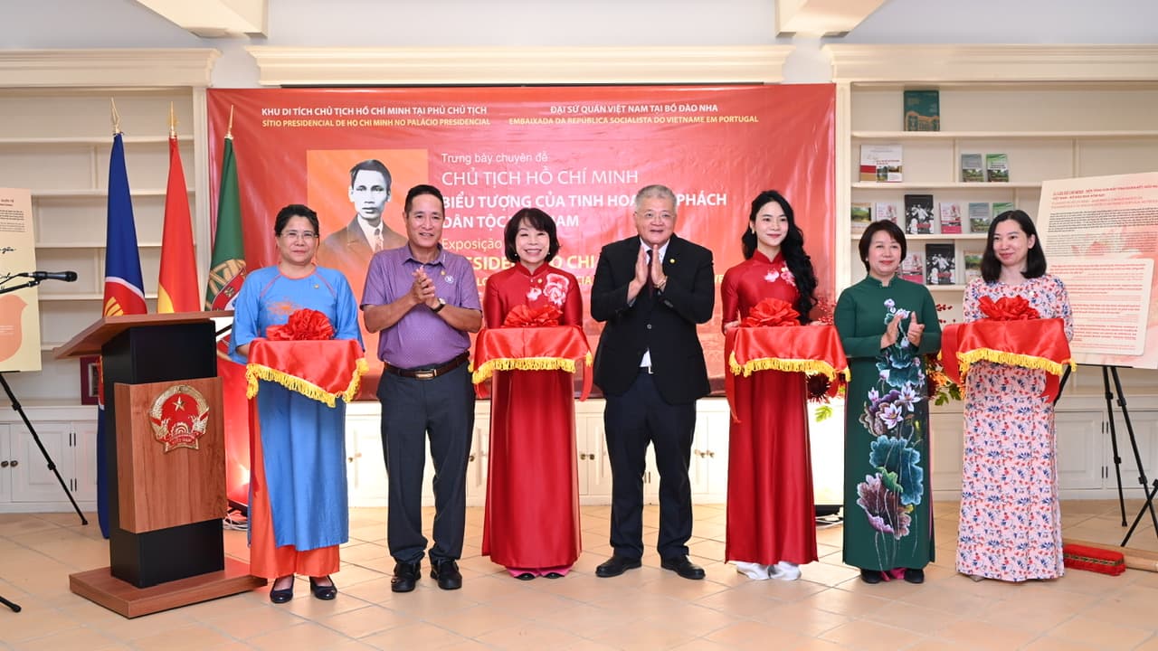 Khai mạc chuỗi hoạt động phát huy giá trị di sản Chủ tịch Hồ Chí Minh tại Bồ Đào Nha